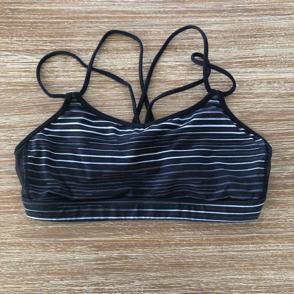 Lululemon sports bra. Size 4. EUC